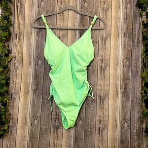 🌴🌴🌺🐠Woman’s 1 piece bathing suit
